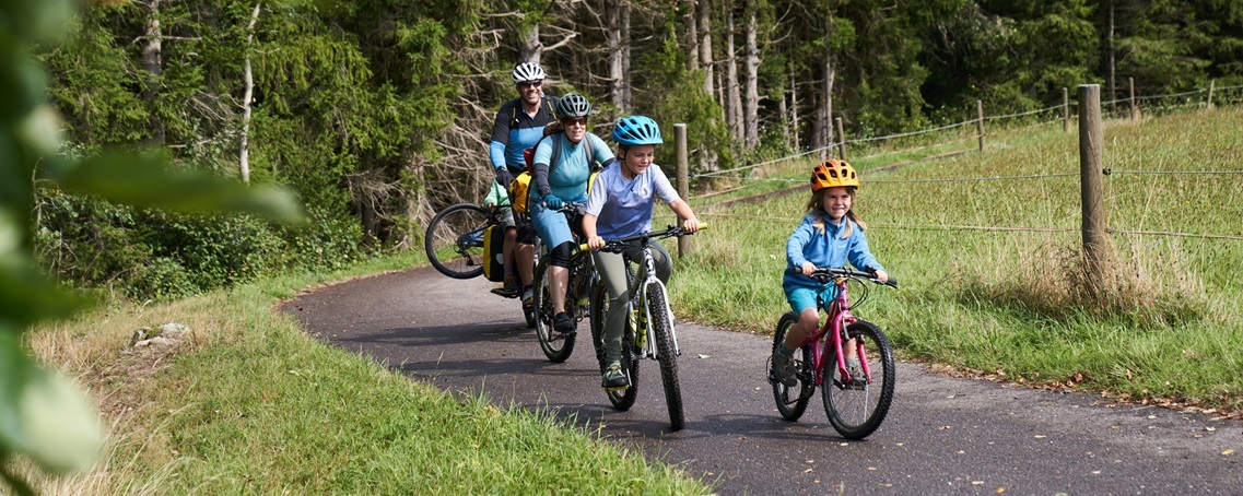 Verkaufsberater:in mit Bereichsverantwortung Kids 80 %, 1. Bild